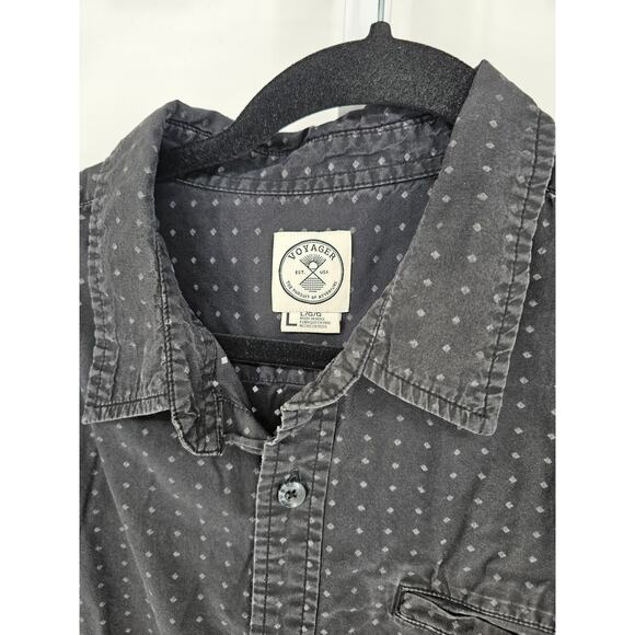 Voyager Mens Sz L Short Sleeve Button Up Shirt Gray White Dot Print - Picture 3 of 4
